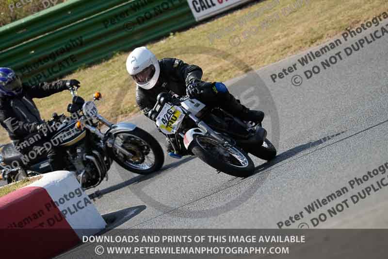 Vintage motorcycle club;eventdigitalimages;mallory park;mallory park trackday photographs;no limits trackdays;peter wileman photography;trackday digital images;trackday photos;vmcc festival 1000 bikes photographs